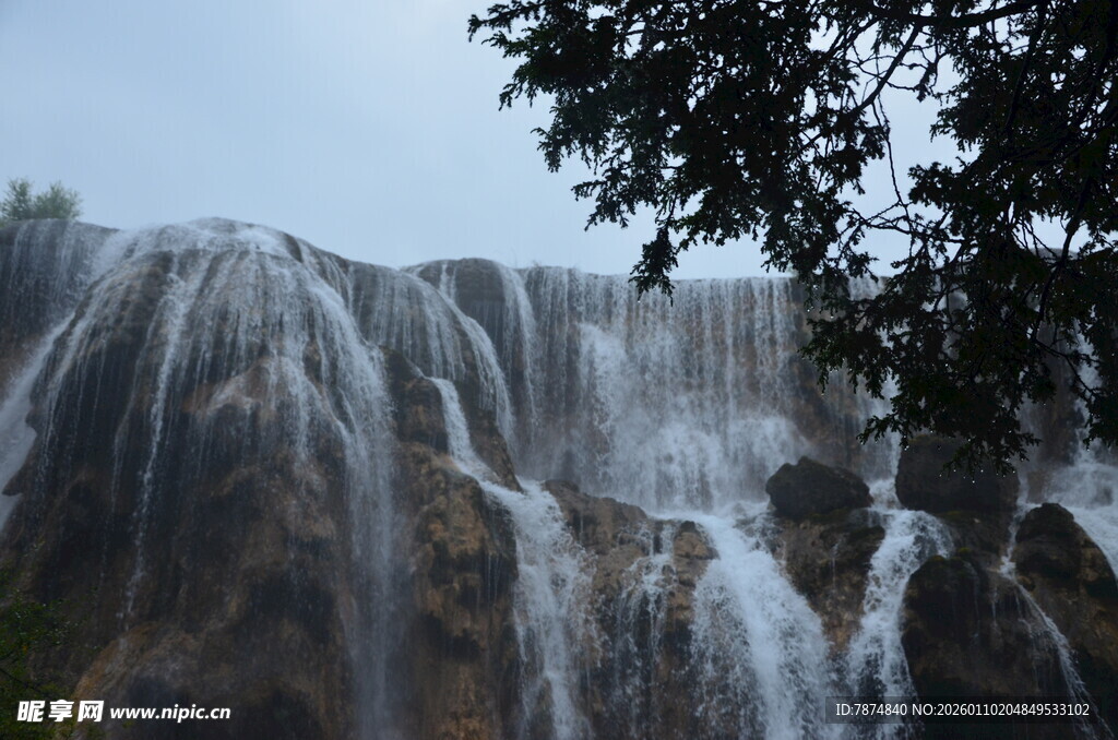 壮观瀑布景观