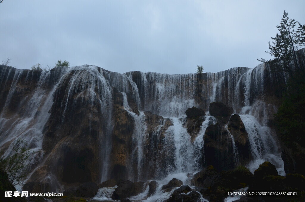 壮观自然瀑布景观