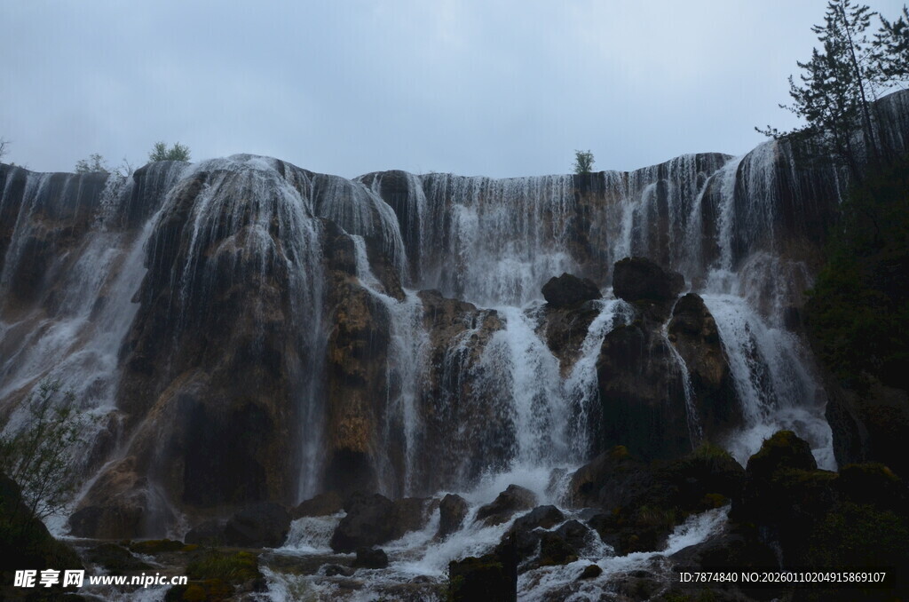壮观的自然瀑布景观