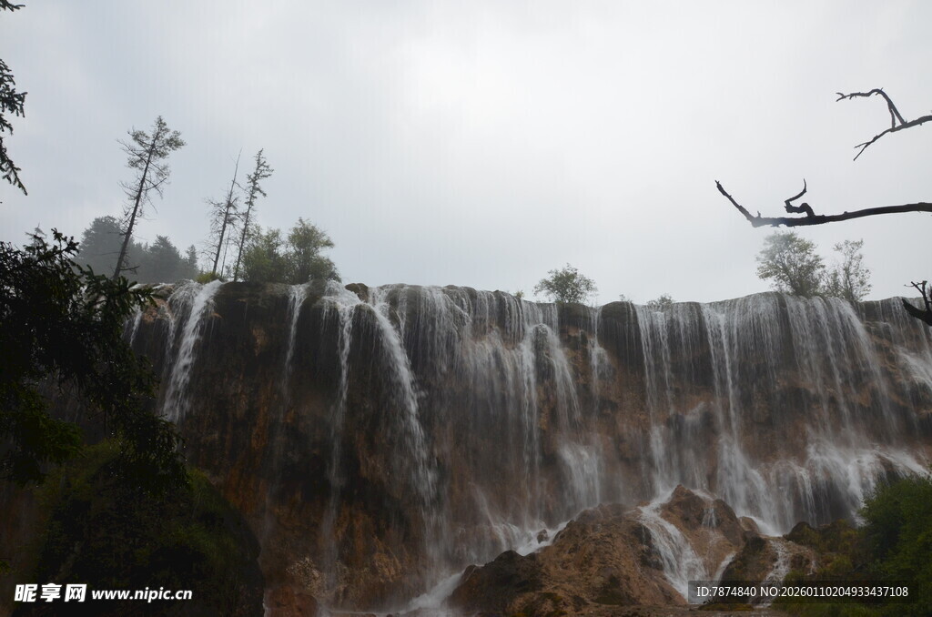壮观瀑布景观