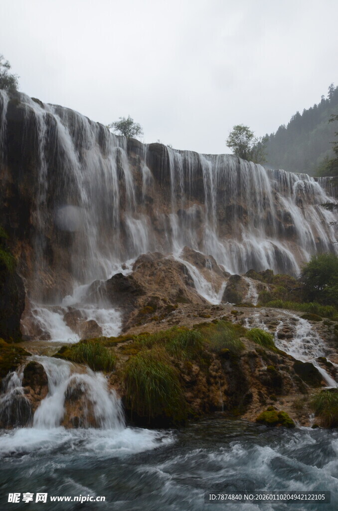 壮观瀑布景观