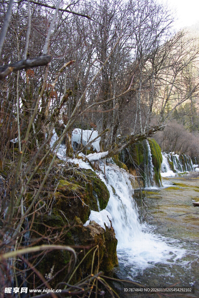 山间小溪瀑布自然美景