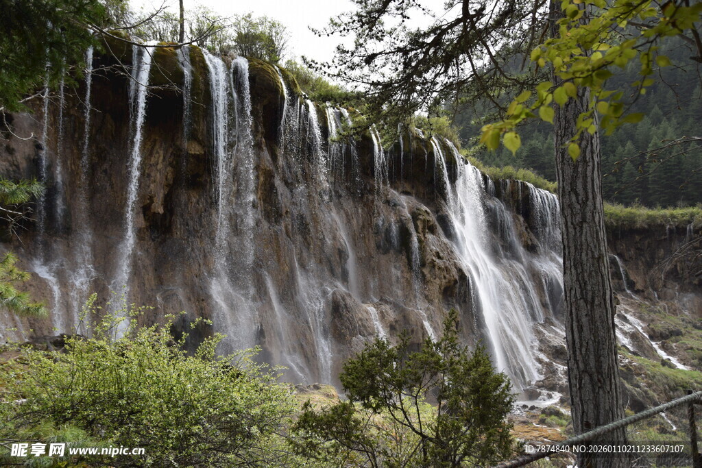 壮观山林瀑布景观