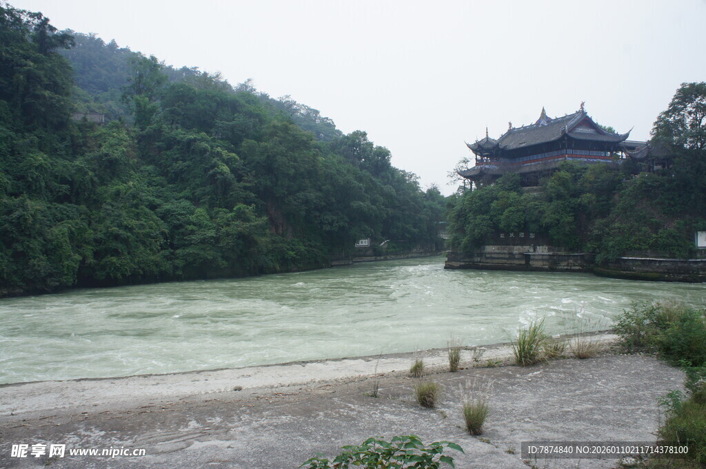 河畔古建 自然美景如画