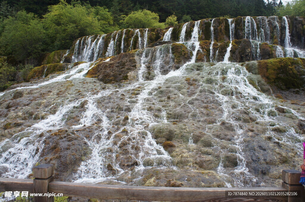 壮观自然瀑布景观