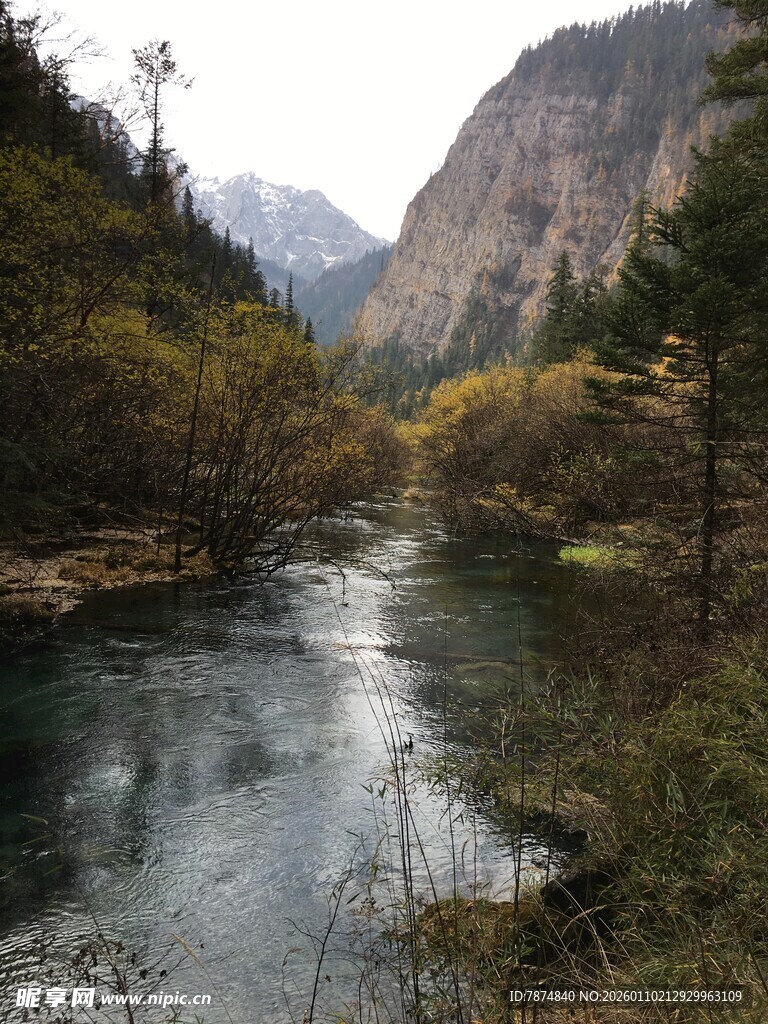 山间河流美景赏