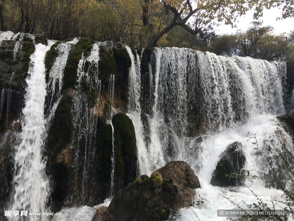 壮观自然瀑布景观