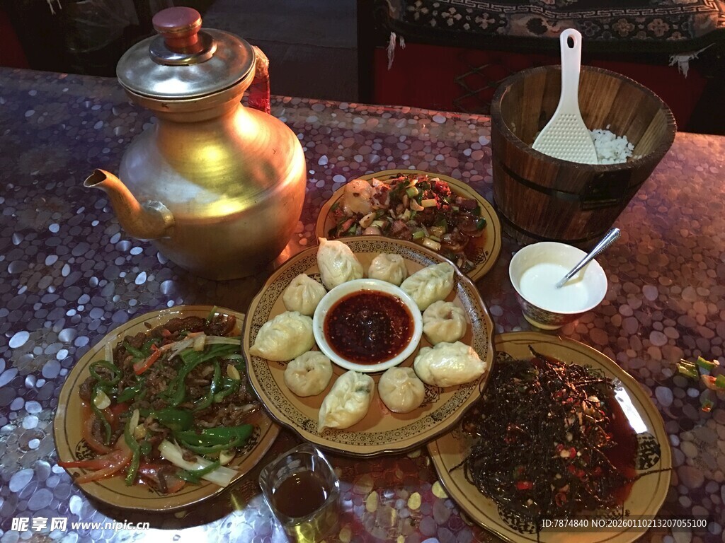 丰盛中式美食拼盘