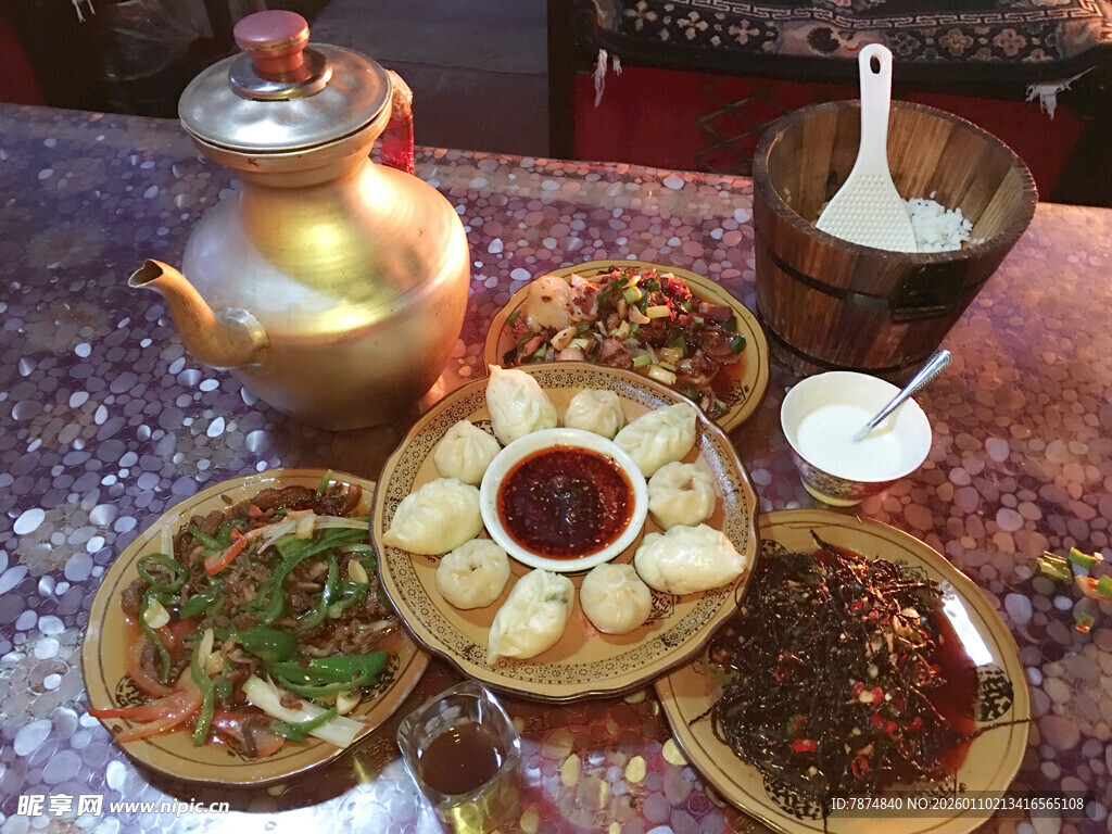 丰盛中式美食拼盘