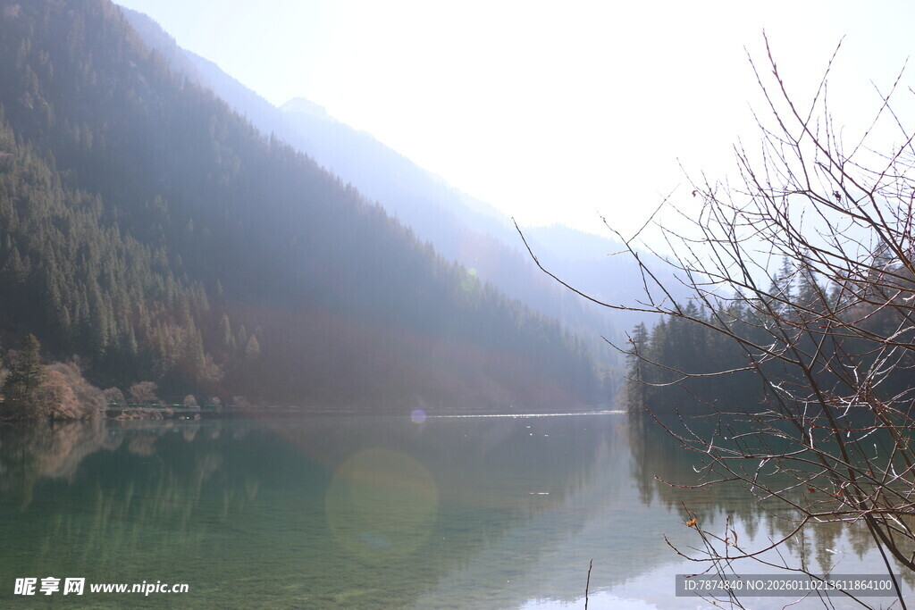 宁静山水湖景自然风光图