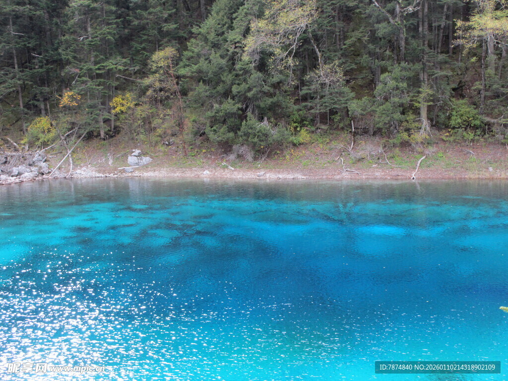 梦幻蓝湖 自然绝美风光