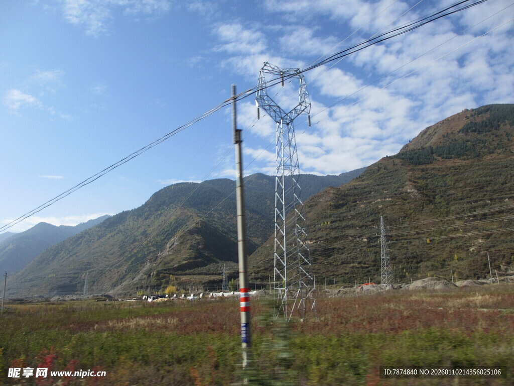 山间输电线路风景