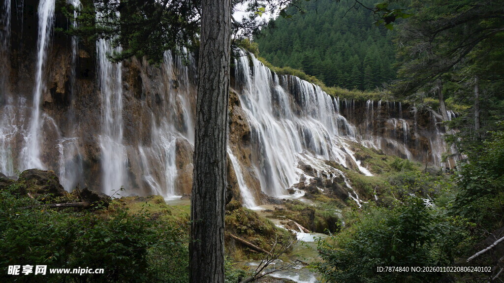 壮观山林瀑布景观