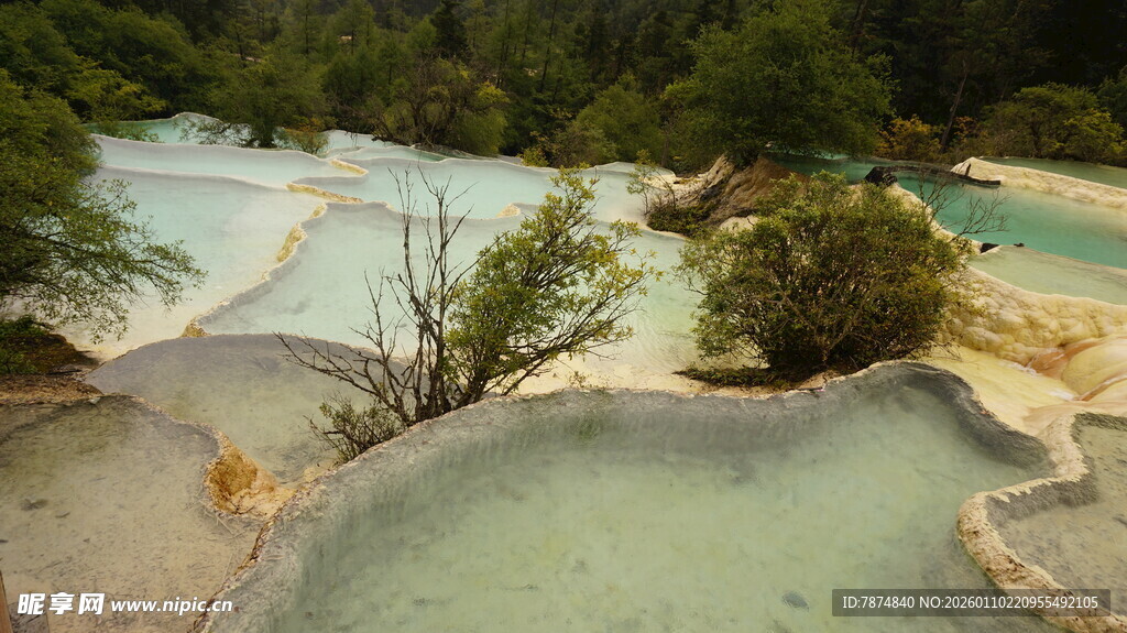 梦幻五彩钙化池景观