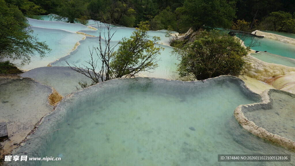 梦幻五彩钙化池景观