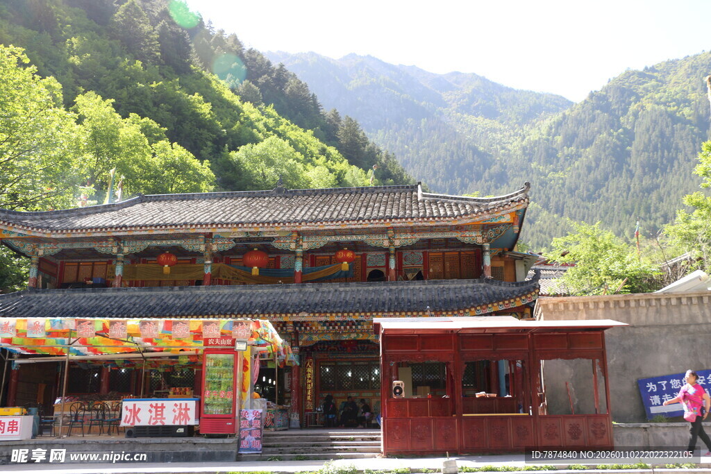 山间古建 尽显民族风情