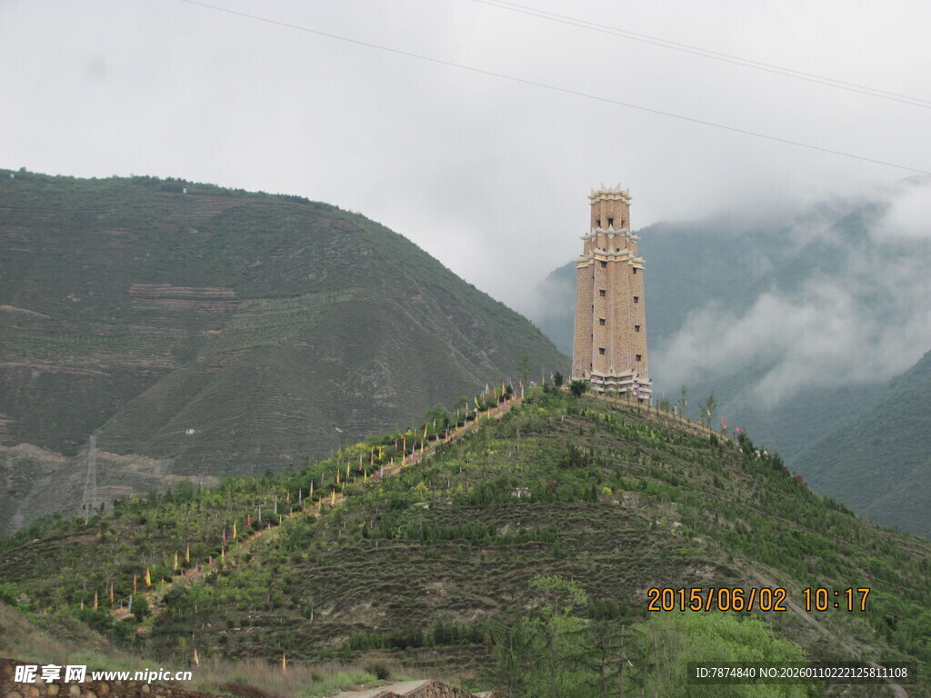山巅古塔 云雾缭绕之景