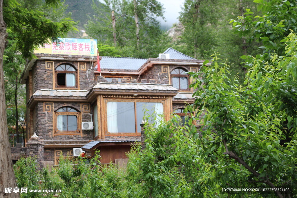 山林中的特色度假小屋