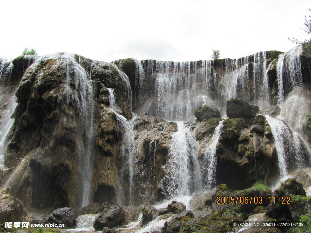 壮观自然瀑布景观
