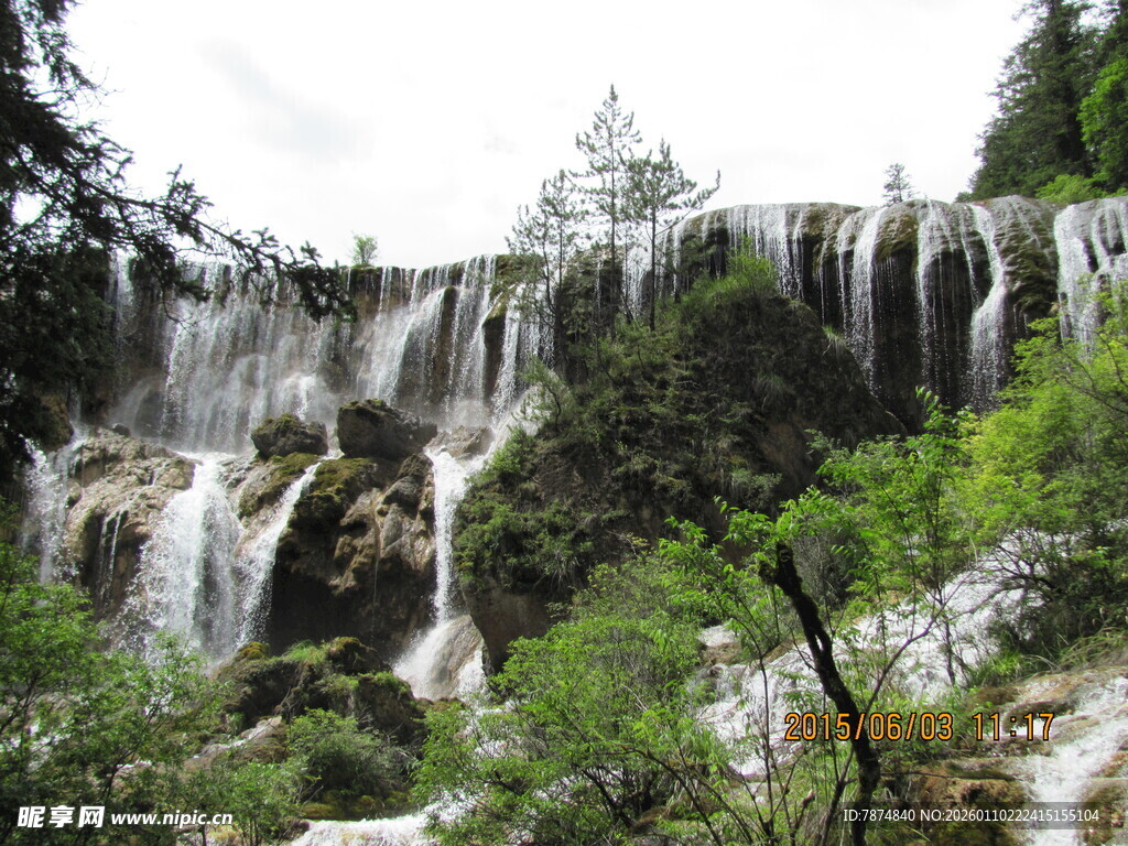 壮观山林瀑布景观