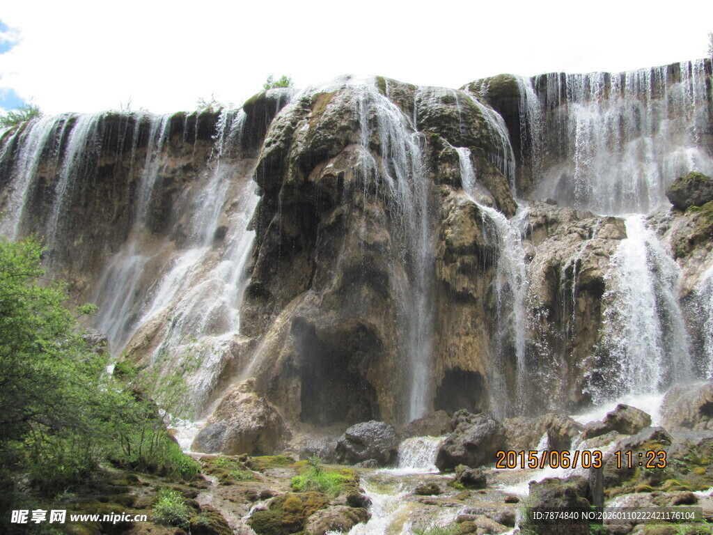 壮观瀑布自然美景