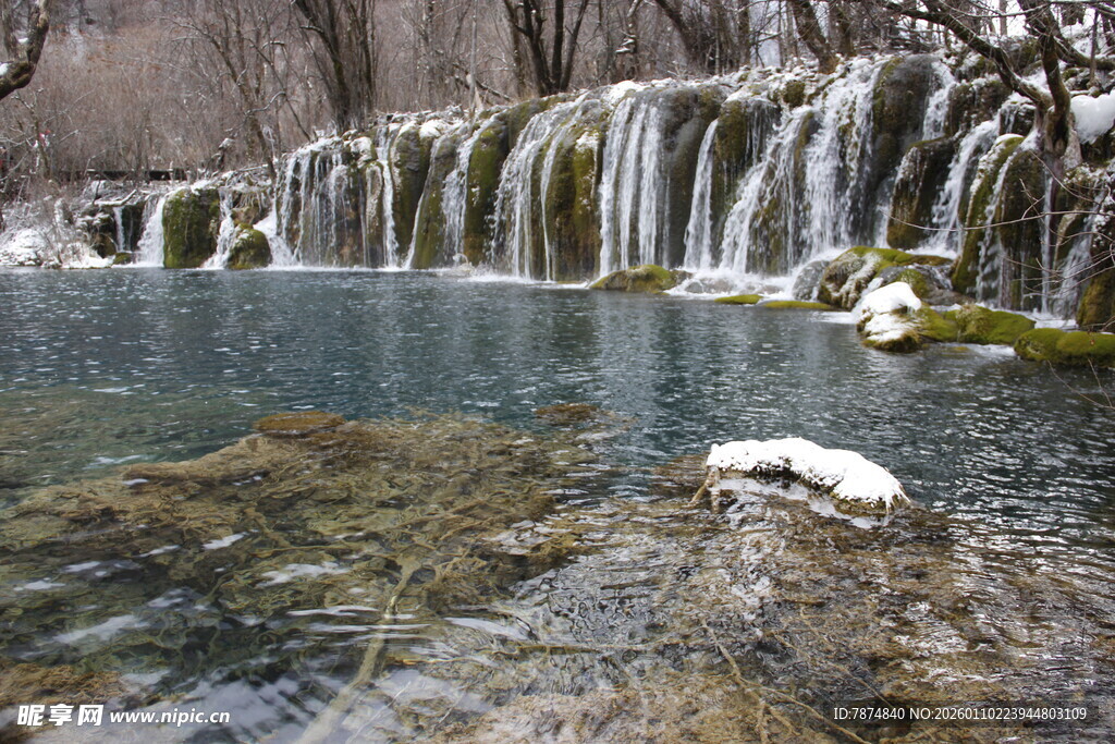 山间清潭瀑布美景