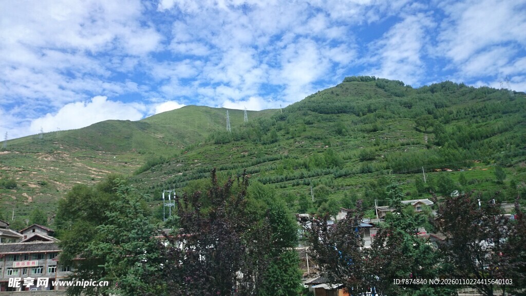 青山绿树间的美好景致