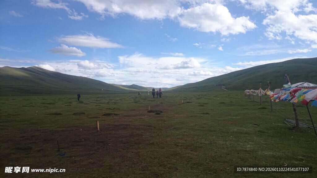 草原风光 蓝天白云下的美景