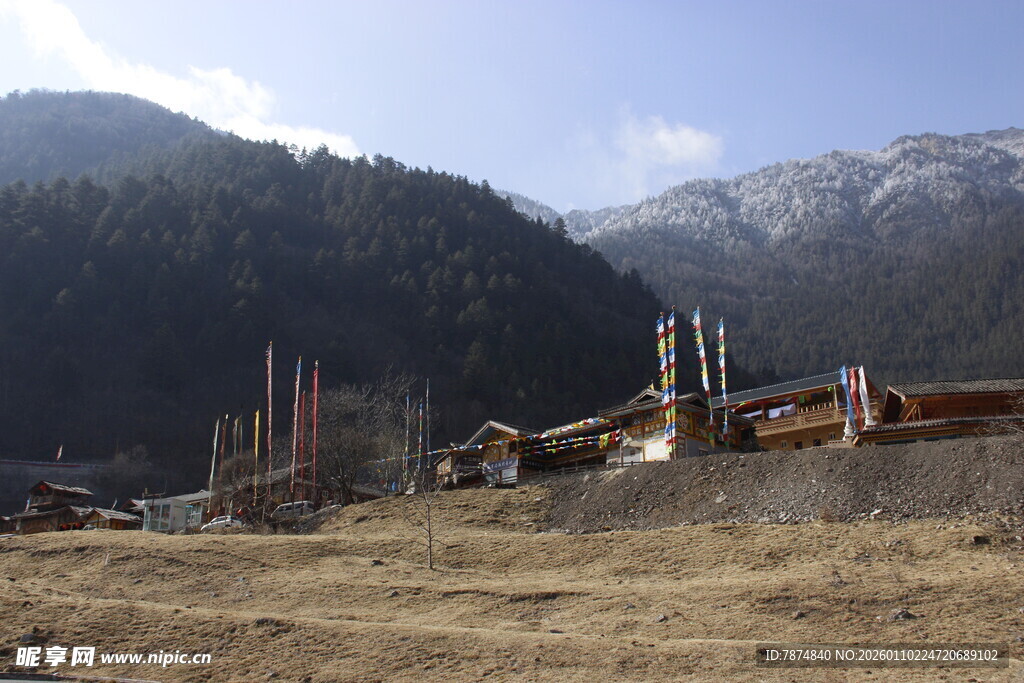 山间工地施工场景