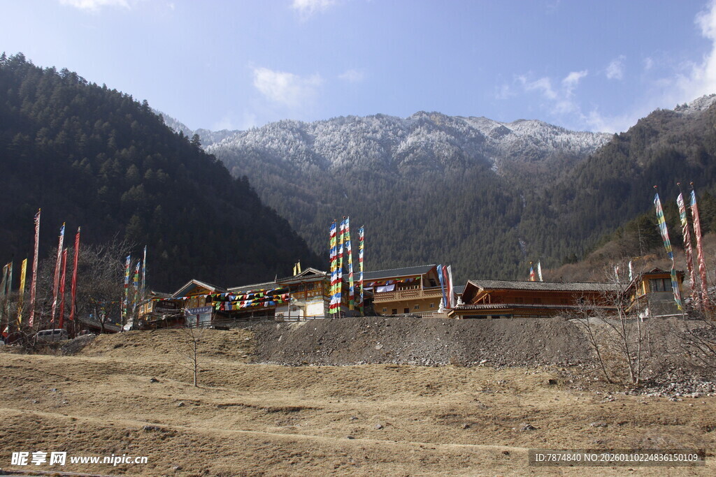 山间藏式建筑景观