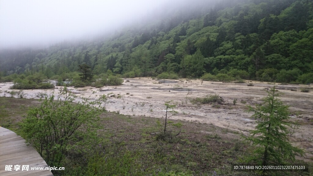 山间栈道 云雾缭绕之景