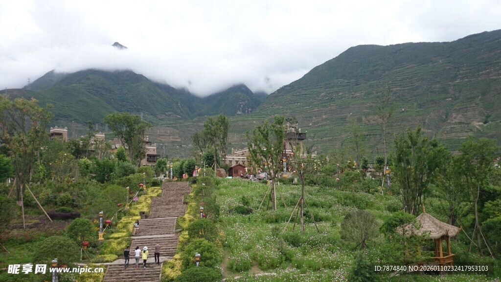 山间翠绿田园风光景致