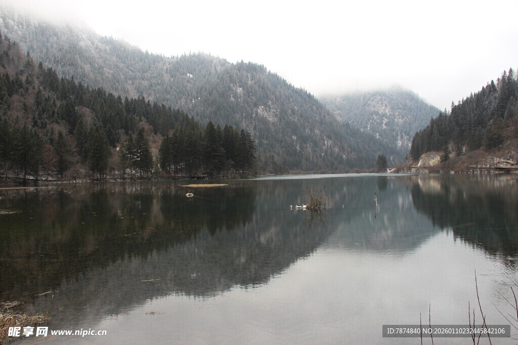 宁静山水湖景自然风光图