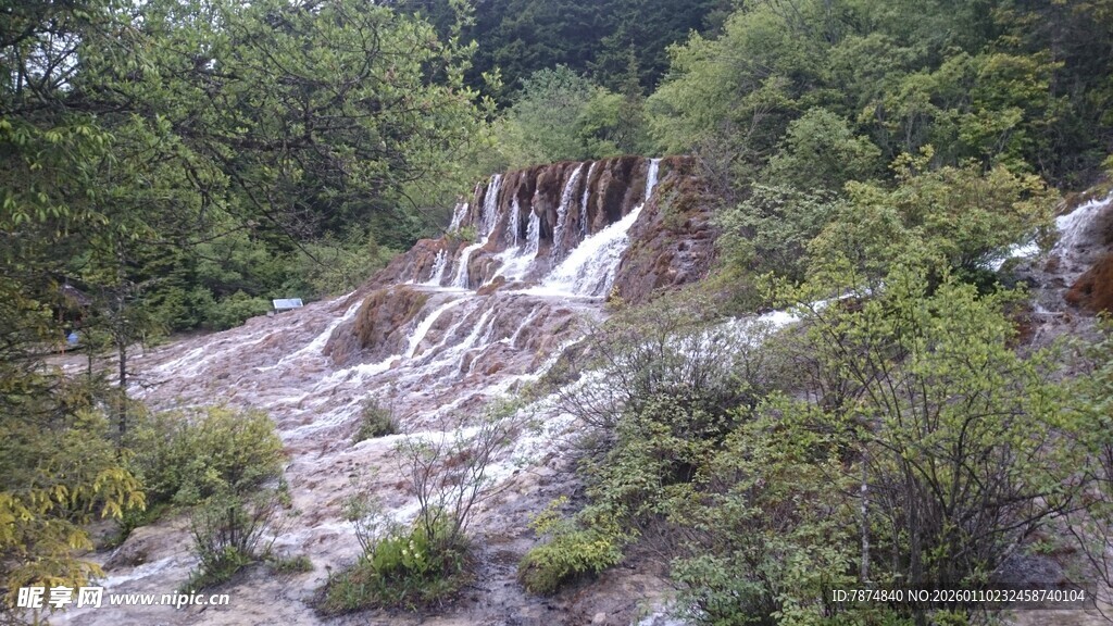 山间钙华景观 自然奇景