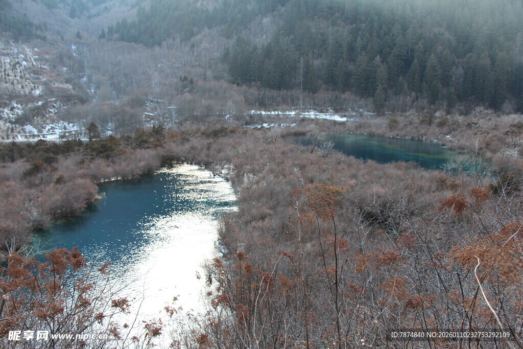 冬日山间河流风景