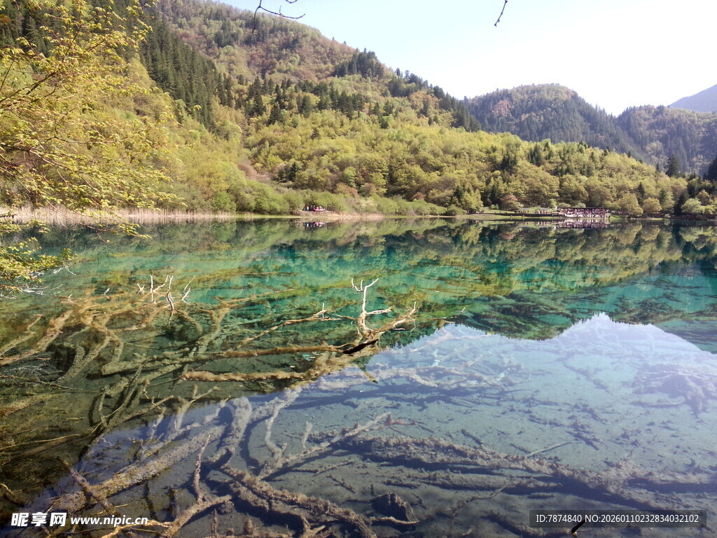 梦幻澄澈的山水湖景