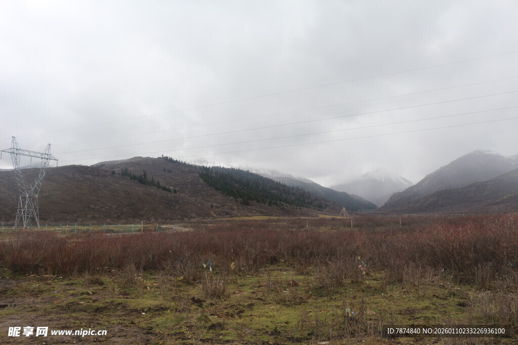 山间旷野 云雾缭绕之景