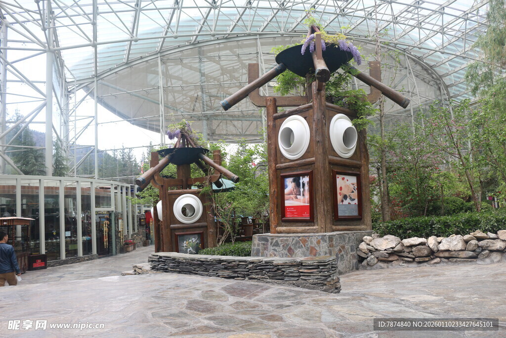 室内奇特雕塑景观