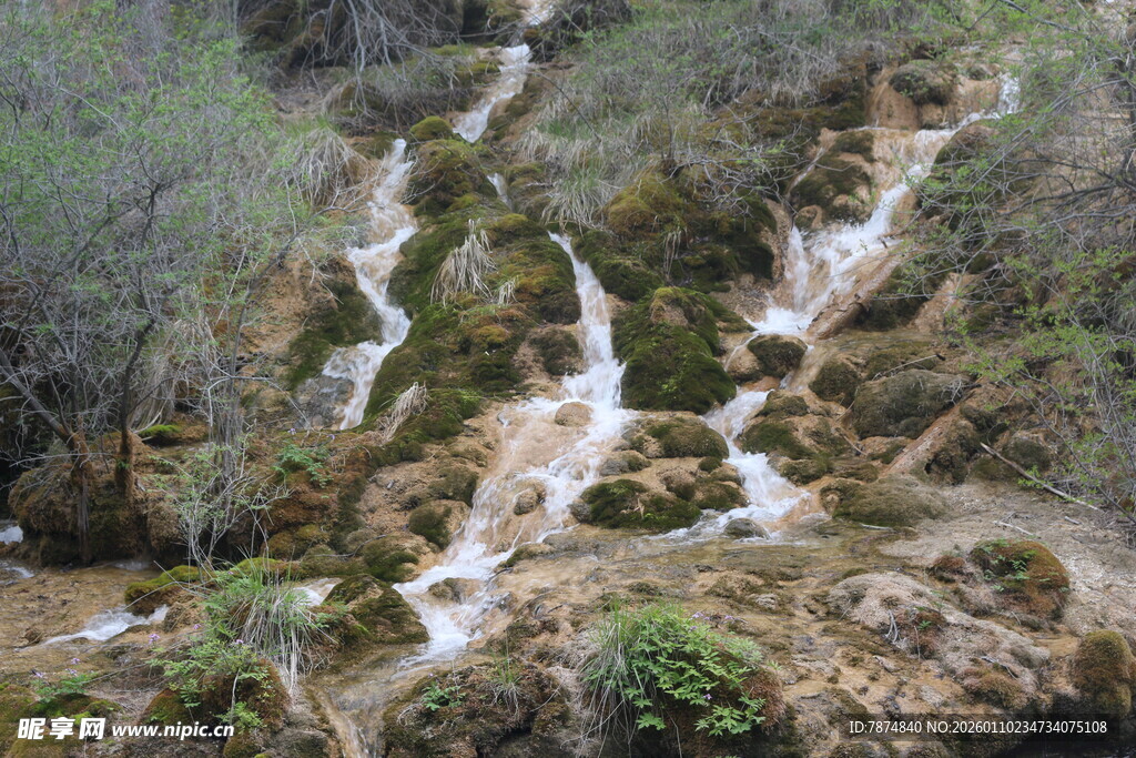 山间溪流瀑布自然美景
