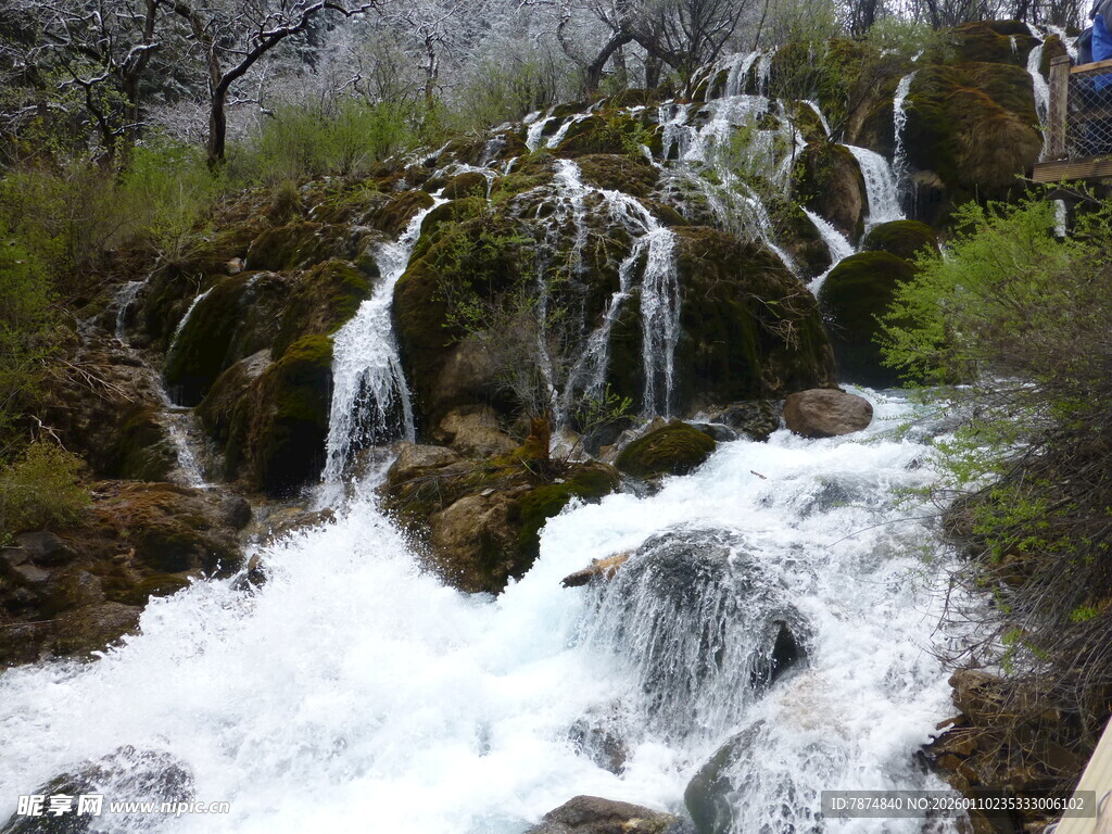 山间瀑布流水景观
