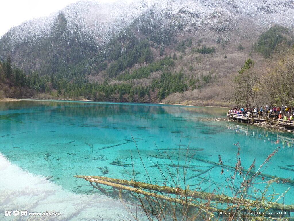 九寨沟绝美蓝湖风光