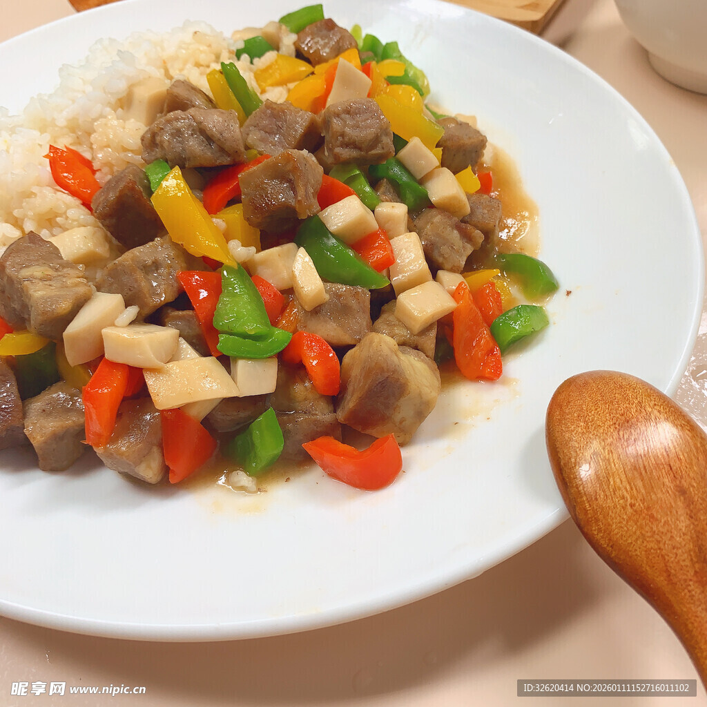 彩椒牛肉盖饭