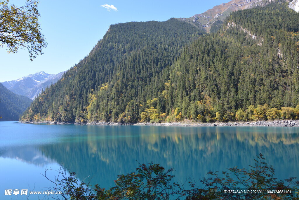 美丽的高山湖泊风光
