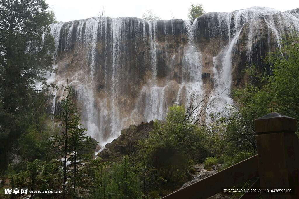壮观山林瀑布景观