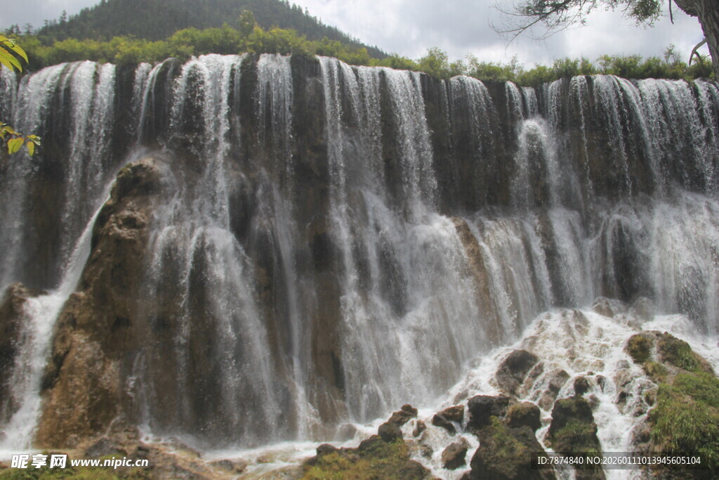 壮观瀑布自然美景