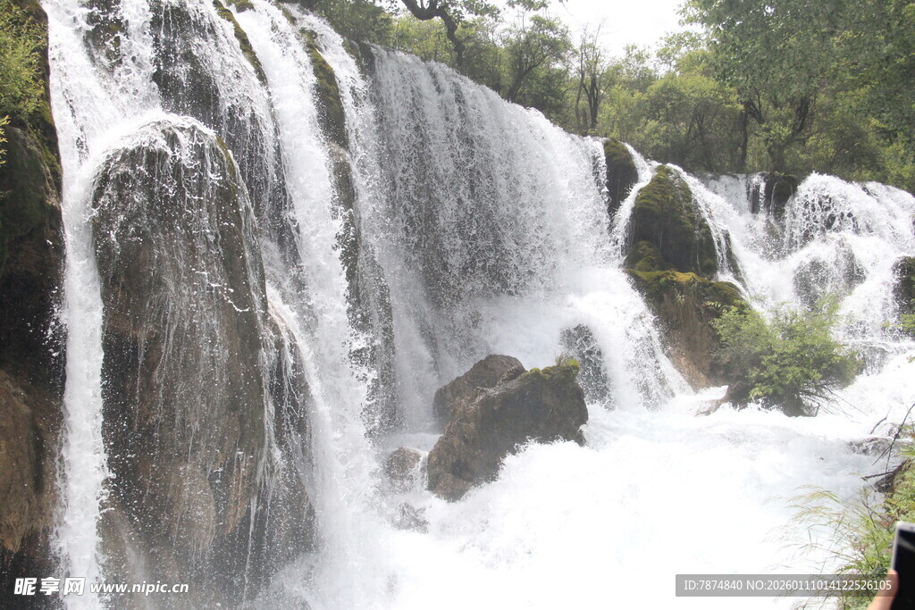 壮观瀑布景观