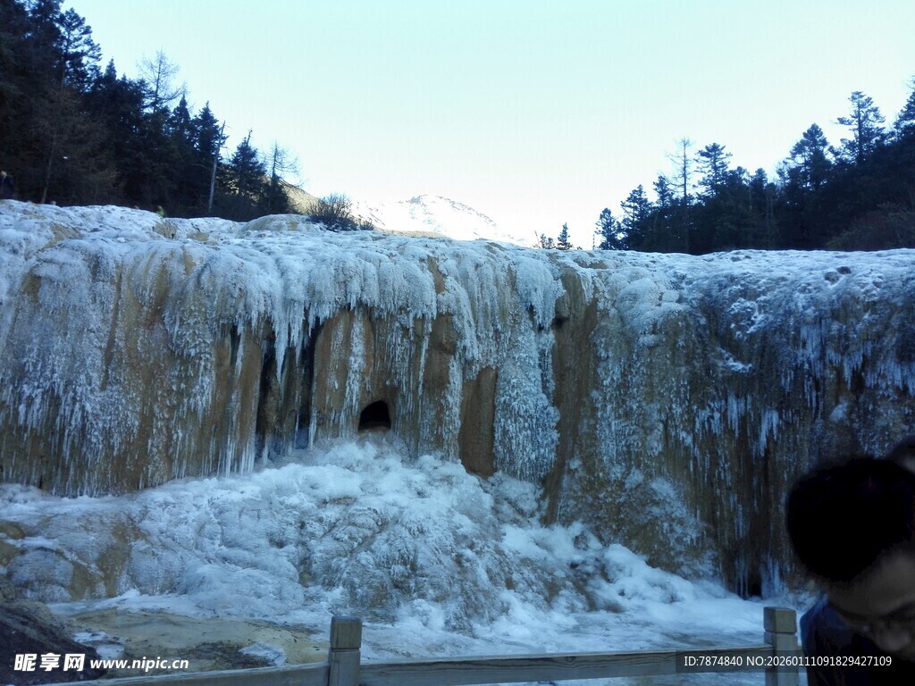 冬日壮观冰瀑景观
