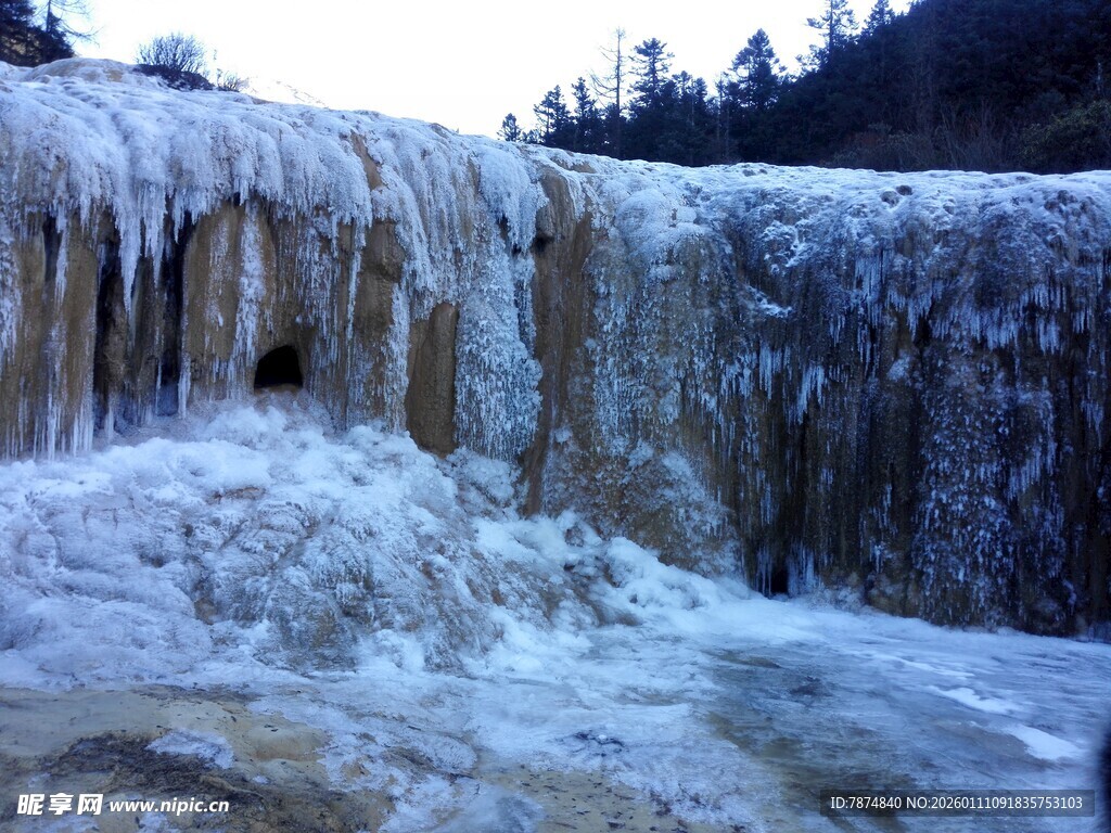 冬日壮观冰瀑景观