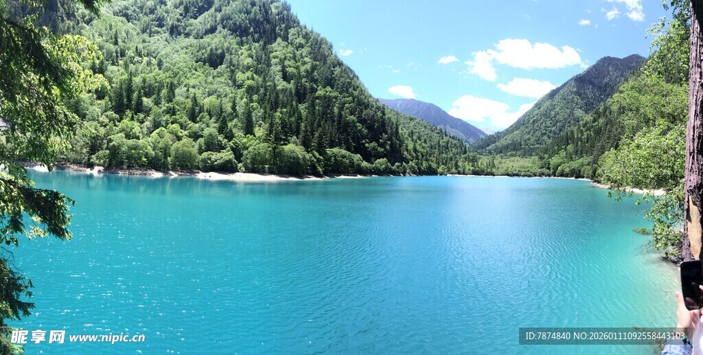 梦幻蓝湖山水美景