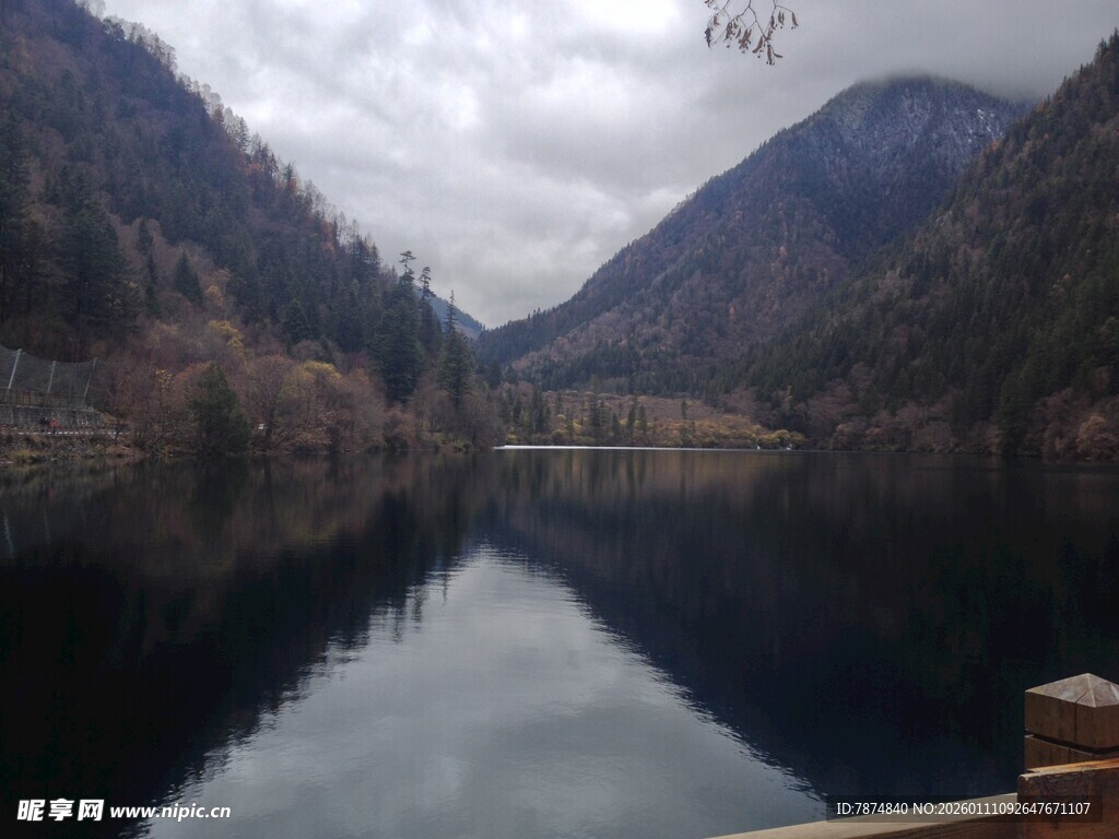 宁静山水湖泊自然美景